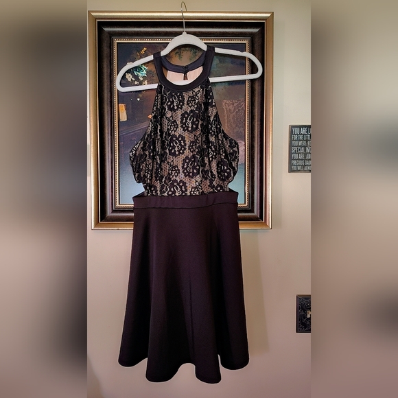 🖤 Speechless Black Lace Halter Dress – Size 11, NWT - Picture 1 of 9
